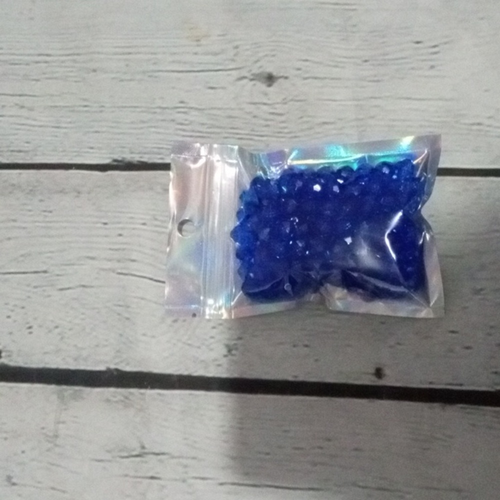 100 pieces or more